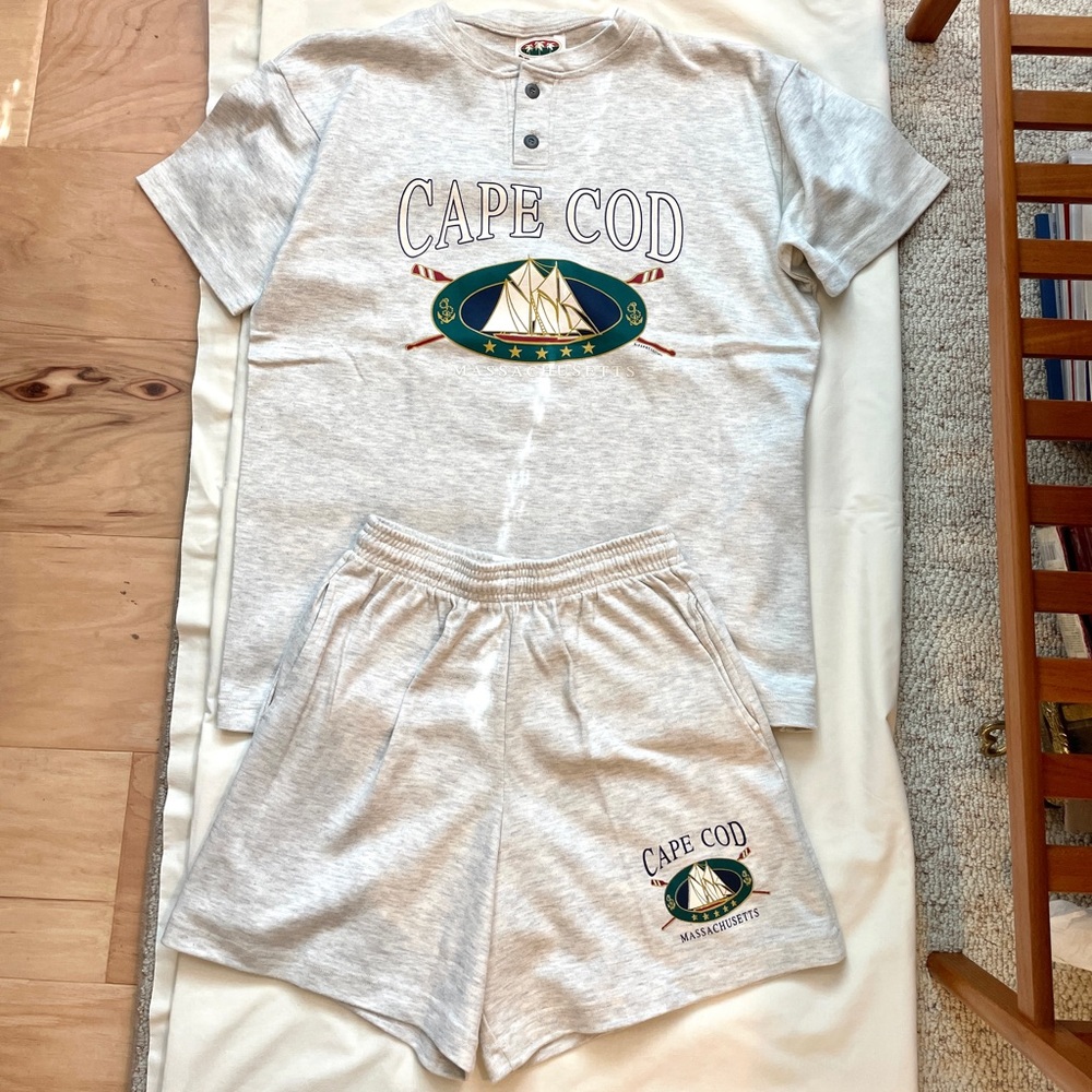 Vintage 90s Cape Cod Massachusetts Set (Athleisure Shirt & Shorts)  Gray-White